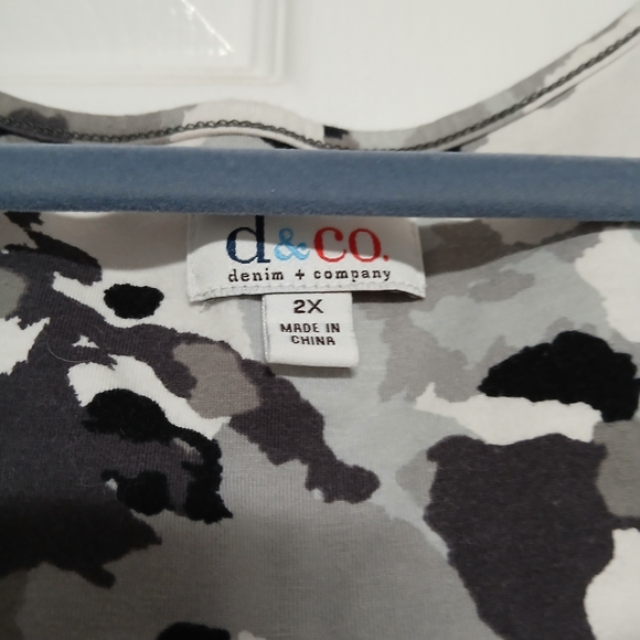 Denim & Company Camouflage Black Gray White Sleeveless Tank Top Knit 2X Plus - Picture 2 of 7